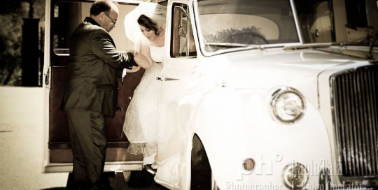 sposa scende dalla macchina fotografo roma